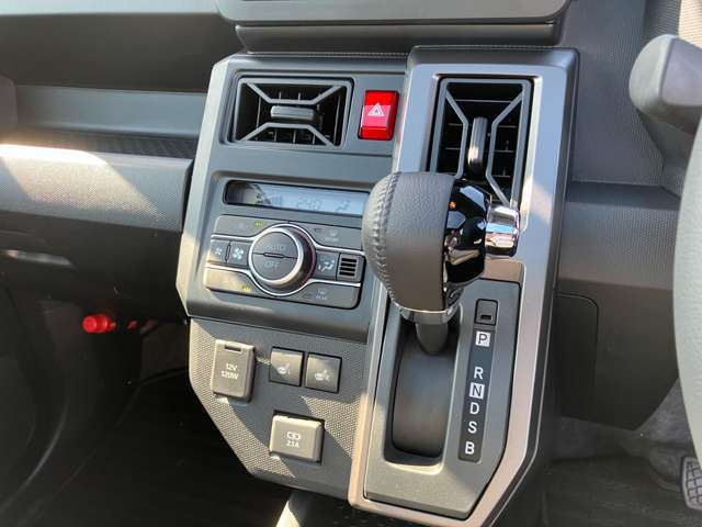 ★フルオートエアコン★設定した温度を自動コントロールでキープ！快適な室内環境！花粉フィルターも搭載！