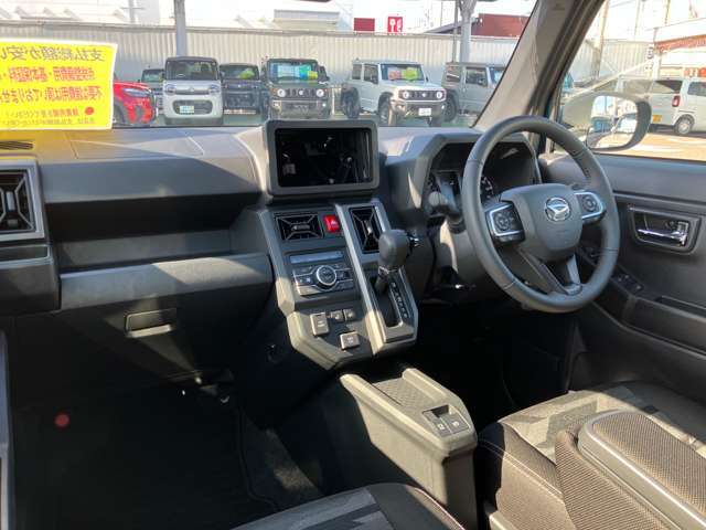 専門業者の車内クリーニング施工！とっても綺麗に！落ち着いた内装でドライブも楽しくできますね！★フロアマット付です！★