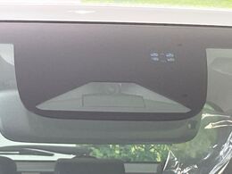 【ホンダセンシング】走行中に前方の車両等を認識し、衝突しそうな時は警報とブレーキで衝突回避と被害軽減をアシスト。より安全にドライブをお楽しみいただけます。