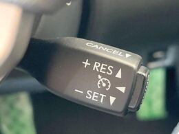 【クルーズコントロール】高速道路もラクラク走行。アクセルを離しても一定速度で走行ができ、長距離運転時の負担を軽減！加速・減速も簡単なスイッチ操作で調整できます。