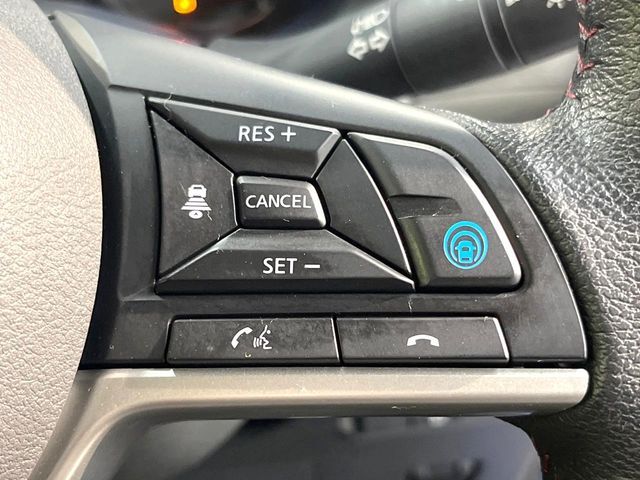 【プロパイロット】高速道路での長距離走行が楽に！！渋滞時と巡回走行のシーンで、アクセル・ブレーキ・ステアリングを自動で制御し、長距離運転の負担を軽減してくれます♪