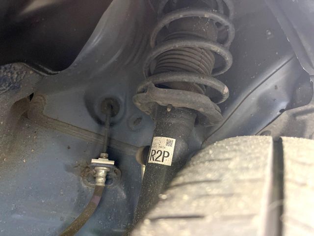 お車を安心してお乗りいただく為には、足回りの定期点検が欠かせません。サービスサポート（有償保証）では無料点検もご提供しており、安心のカーライフをお過ごしいただけるサポート体制が整っています。