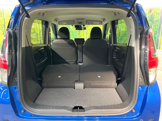 後席を格納すると、これだけの広さが！シーンに合わせたシートアレンジで、大きな荷物も積むことが出来ます♪