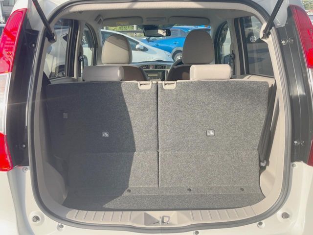 普段のお買い物や通勤、送迎等に十分な荷室スペースを確保しております。セカンドシートを倒すと、大きな荷物の積載も可能です♪