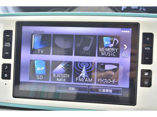 ナビ、TV（フルセグ）、Bluetoothオーディオ、CD、DVD視聴機能搭載モデル
