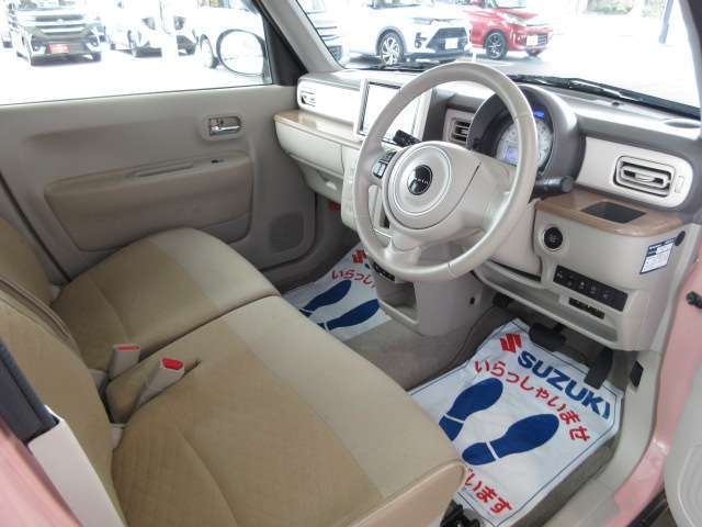 運転席より室内☆無料保証付き販売車です！ ☆全国どこへでも！ 陸送可能(有料)ですので、県外の方も是非ご相談ください！