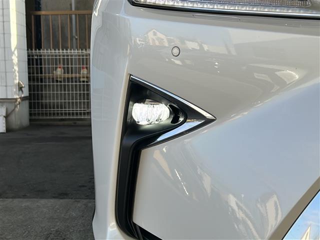 【ライト・ランプ】ワレもなく綺麗な状態なので、悪天候や夜間の走行も視界良好で安心してお乗りいただけます。ヘッドライト・ホイール・フロントガラスなど色々な部分コーティングをご用意しております！