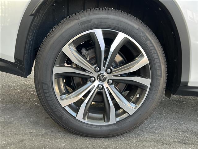 【タイヤ・ホイール】足回りもかっこよく決まってます！社外のアルミやスタッドレスタイヤも取り扱いございます！！ドレスアップもカスタマイズもお任せください！！