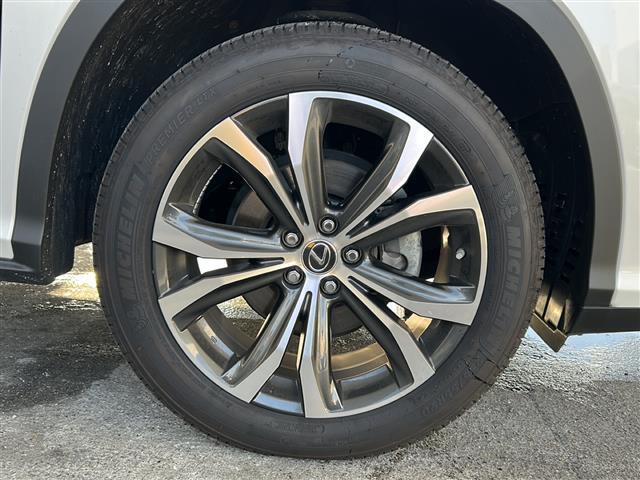 【タイヤ・ホイール】足回りもかっこよく決まってます！社外のアルミやスタッドレスタイヤも取り扱いございます！！ドレスアップもカスタマイズもお任せください！！