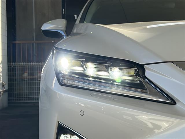 【ライト・ランプ】ワレもなく綺麗な状態なので、悪天候や夜間の走行も視界良好で安心してお乗りいただけます。ヘッドライト・ホイール・フロントガラスなど色々な部分コーティングをご用意しております！