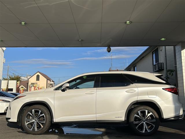 【左】当社基準による調査の結果、修復歴車と判断された車両は一部店舗を除き、販売を行なっておりません。万一、納車時に修復歴があった場合にはご契約の解除等に応じます。