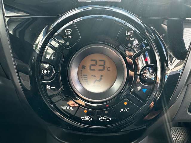 オートエアコン装備！車内空間を快適にお過ごし下さい！