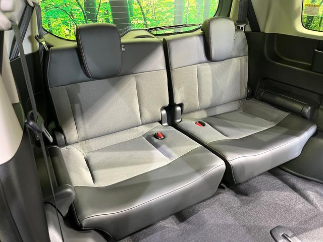 3列目シートはもちろん状態良好☆大人でもゆったりと座って頂けますので、大人数でのお出かけもラクラクです♪ご家族で、気の知れた仲間で、ドライブに行くのが楽しみですね♪