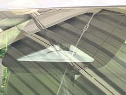 【ホンダセンシング】走行中に前方の車両等を認識し、衝突しそうな時は警報とブレーキで衝突回避と被害軽減をアシスト。より安全にドライブをお楽しみいただけます。