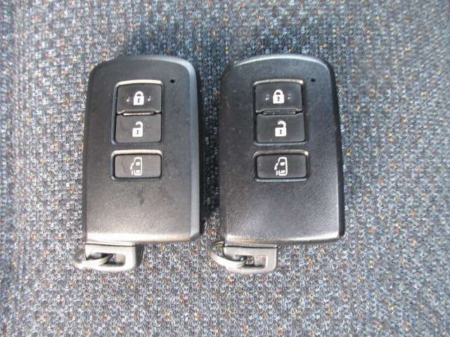 『スマ-トキ-』機械的な鍵を使用せずに車両のドアの施錠/解錠、エンジン始動が可能なシステムです！（スペアキ-付き）