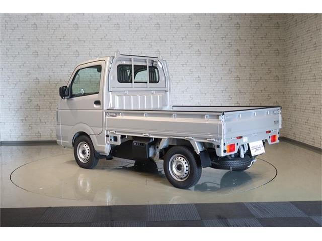 カラーはシルバーです。入庫後ボディ磨き、艶出し施工致しております。