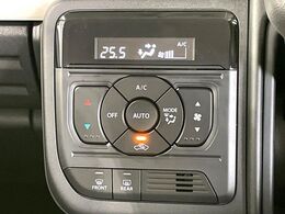 【オートエアコン】一度お好みの温度に設定すれば、車内の温度を検知し風量や温度を自動で調整。暑い…寒い…と何度もスイッチ操作をする必要はありません。快適な車内空間には必須の機能ですね♪