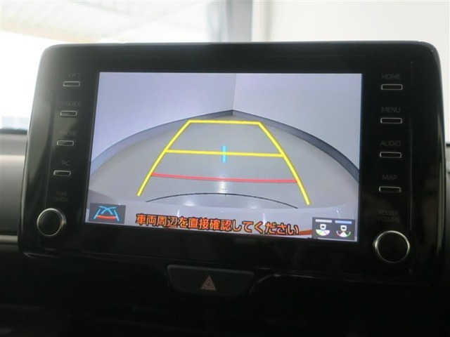 駐車時に安心なバックモニター付き