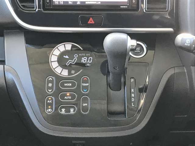 オートエアコンですので温度の調整をしてAUTOボタンを押すだけで自動で風量などを調整してくれます♪