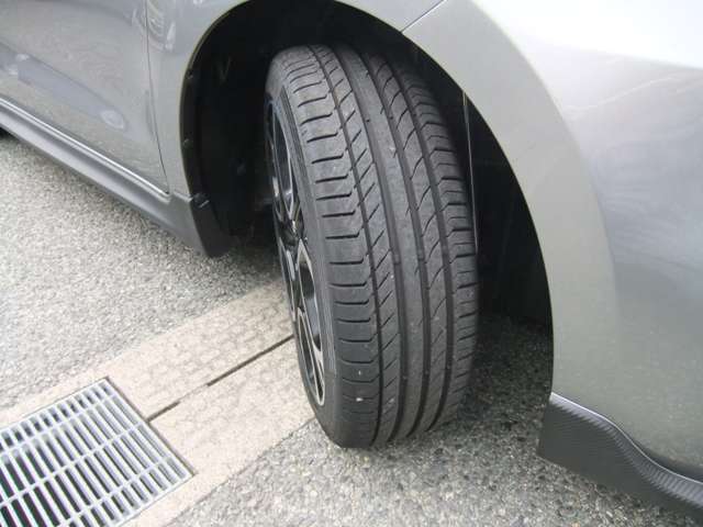 ★当店の展示車両は『試乗車・下取車・リース車』をメインに展示しております！　オークションを介さず直接販売させて頂く事で、お求め易い販売価格を実現しております！是非、お早めにご来店・ご連絡下さい！（^^♪