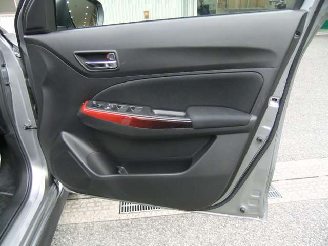 ☆スズキ自販近畿、豊中センターのお車をご覧下さいまして誠にありがとうございます。たくさんのお客様にご来店して頂けますよう『豊富な在庫』と『認定中古車』を取り揃えておりますので是非ご来店下さいませ。