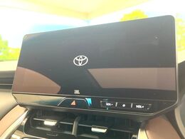 【12.3インチワイドナビ】高級感とインパクトのある大型ワイドナビを装備。各種オーディオ操作はもちろん、横長ワイド画面でのマップ2分割表示など、利便性も高いナビです♪