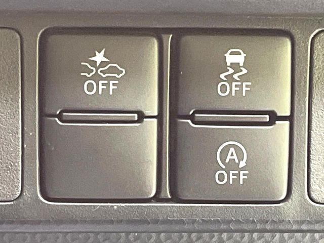 【スマートアシスト】走行中に前方の車両等を認識し、衝突しそうな時は警報とブレーキで衝突回避と被害軽減をアシスト。より安全にドライブをお楽しみいただけます。