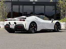 カーボンリアディフューザー　カーボンアンダードアカバー　カーボンドライバーゾーン+LEDステアリング