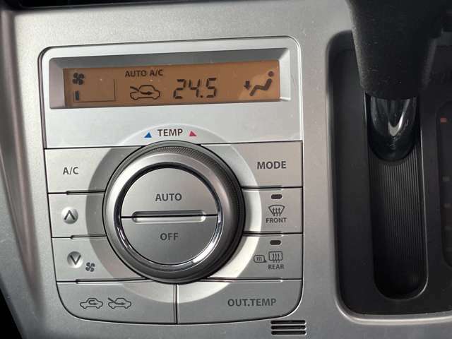 オートエアコンで設定した温度を自動制御！快適な室内温度が保てます。