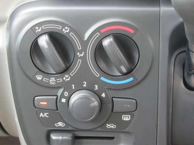 シンプルで操作しやすいスイッチ類