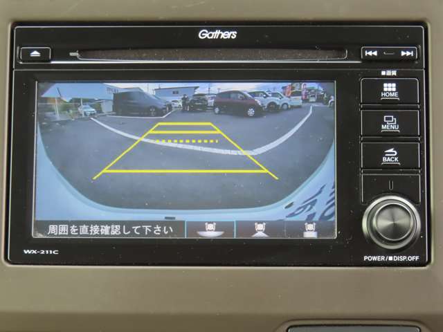 バックカメラ搭載なので後方時に車体後ろが確認出来る為、運転の苦手な方やたまに乗る奥様でも安心して車庫入れが出来ます☆