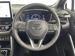 【ステアリング】軽い力で扱いやすいハンドルです。目立つ傷やスレなどなく綺麗な状態です！除菌プランいれていただくとさらに快適に！清潔なお車はお子様にも安心ですね！