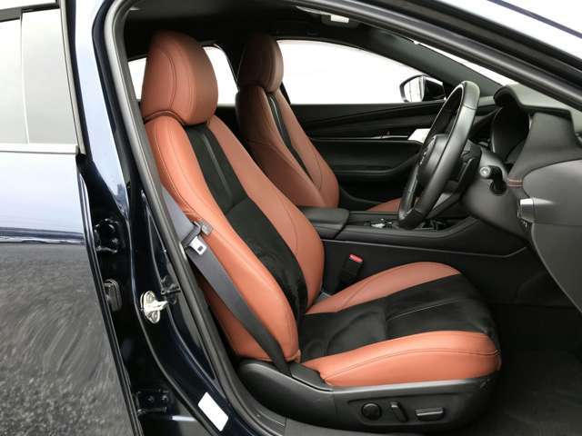 【運転席10Wayパワーシート＆ドライビングポジションメモリー機能】運転手にあったシートパターン設定可能です。