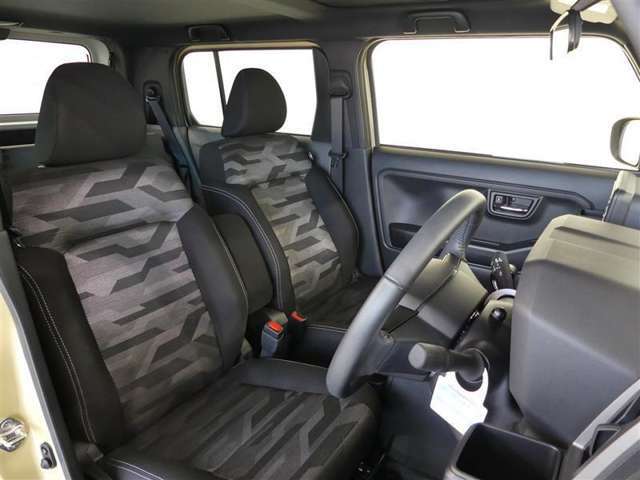 ボディも車内も徹底的にクリーニング済み、抗菌除去済みです。とっても綺麗な室内となっています。
