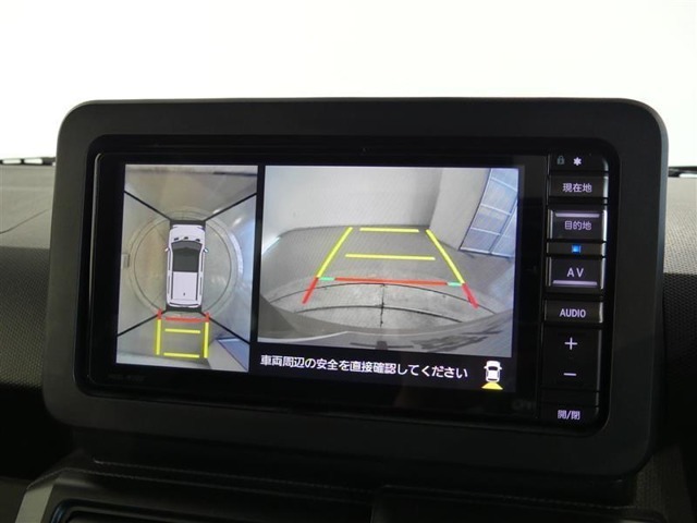 パノラミックビューモニターを装備。クルマを真上から見るように周囲を確認できます。