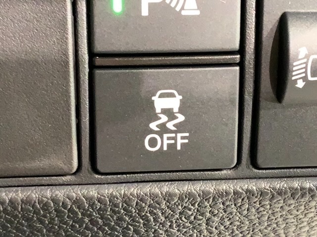 横滑り防止装置がついています。いざという時に安心ですね。