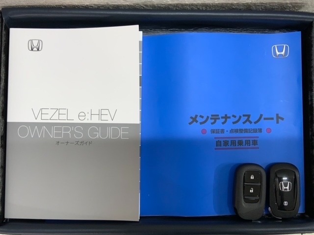 スマートキーは鍵をバッグに入れたままでもドアロックの開閉やエンジンのON・OFFができます。夜間や雨の日も鍵を探さなくて良いので便利です。