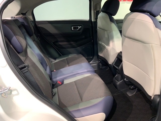 ゆったり座れるリヤシート！足元が広々としていて、乗り心地も良いです！