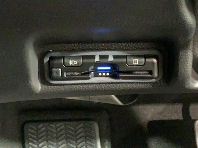 いまや快適なカーライフに欠かせないETCが付いています。