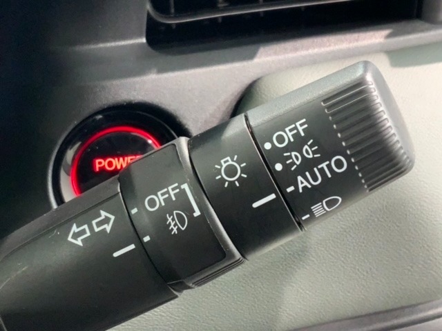 便利なオートライト付です。
