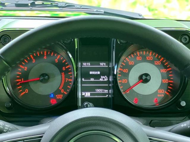 WECARSの展示場では実際に見て、触ってお車をお選びいただけます！知識の豊富な営業スタッフが様々なカーライフをご提案いたします！