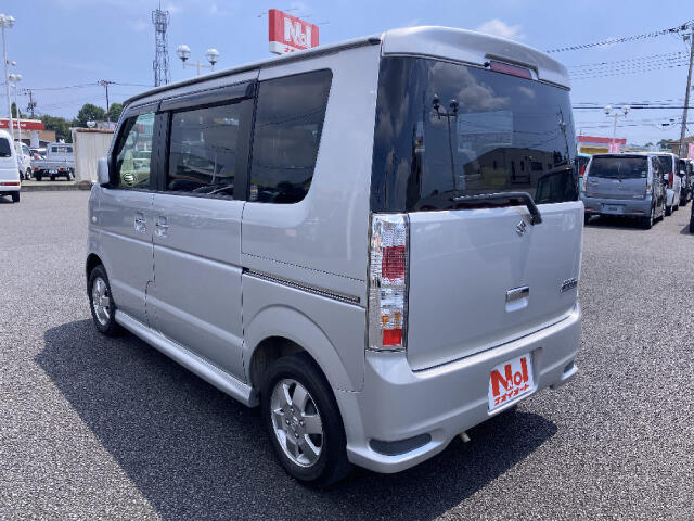 ナオイオートの安心宣言！販売・商品・整備・保険お客様に素敵なカーライフを送っていただくために、4つの安心を宣言します！