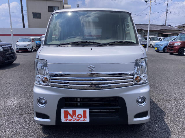 【当店のこだわり】入庫後のお車は選任スタッフによる細部清掃を実施しております。足回り、エンジンルーム、室内、室外を隅々まで綺麗にしております。展示車はピカピカです。全国配送も可能ですのでご相談下さい！