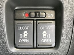 【両側パワースライドドア】スマートキーや運転席のスイッチで後席両側スライドドアの開閉が可能♪電動だから力を入れてドアを開ける必要が無く、小さなお子様でも簡単に開け閉めでき快適です♪