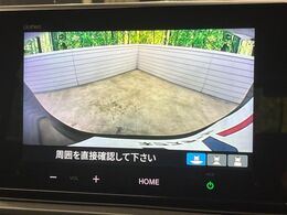 【バックカメラ】駐車時に後方がリアルタイム映像で確認できます。大型商業施設や立体駐車場での駐車時や、夜間のバック時に大活躍！運転スキルに関わらず、今や必須となった装備のひとつです！