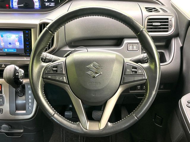 【ステアリングスイッチ】運転中、前方から目線をそらすことなく、オーディオ等の操作が可能な便利機能！安心＆快適なドライブを演出してくれます♪