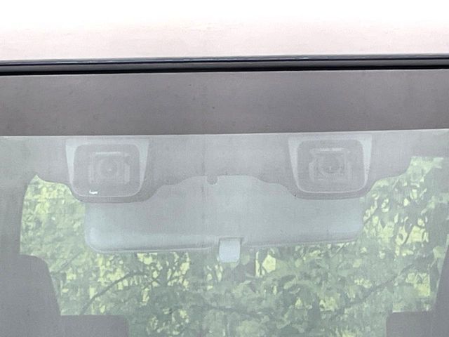 【スズキ　セーフティサポート】走行中に前方の車両等を認識し、衝突しそうな時は警報とブレーキで衝突回避と被害軽減をアシスト。より安全にドライブをお楽しみいただけます。