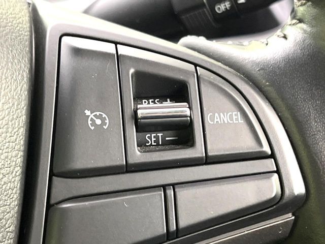 【クルーズコントロール】高速道路もラクラク走行。アクセルを離しても一定速度で走行ができ、長距離運転時の負担を軽減！加速・減速も簡単なスイッチ操作で調整できます。