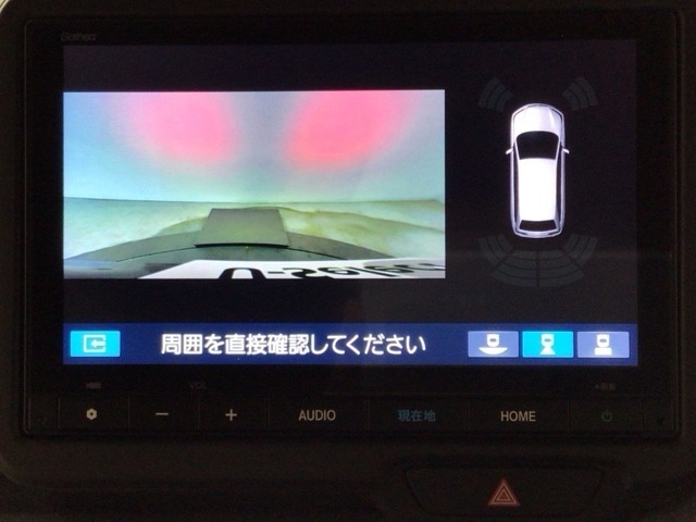 バックカメラが付いているので、車庫入れもラクラクです♪更にバンパーに取り付けられたソナーセンサーで、障害物を音とナビゲーション画面で知らせてくれます♪