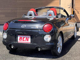 お好きな四桁の番号をナンバーに付けれるパックです。人気の番号（一桁やゾロ目）の場合、抽選となりますのでご注意ください。対象の番号に関しましては販売店にお問い合わせください。